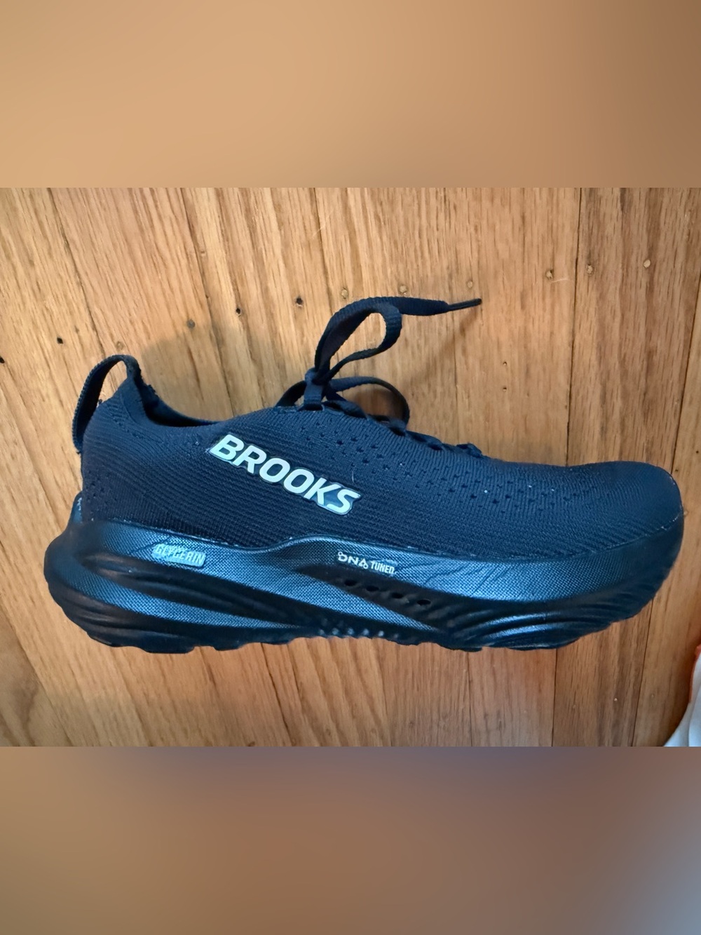 Womens like new Brooks Glycerin 22 running shoe size 6.5, black